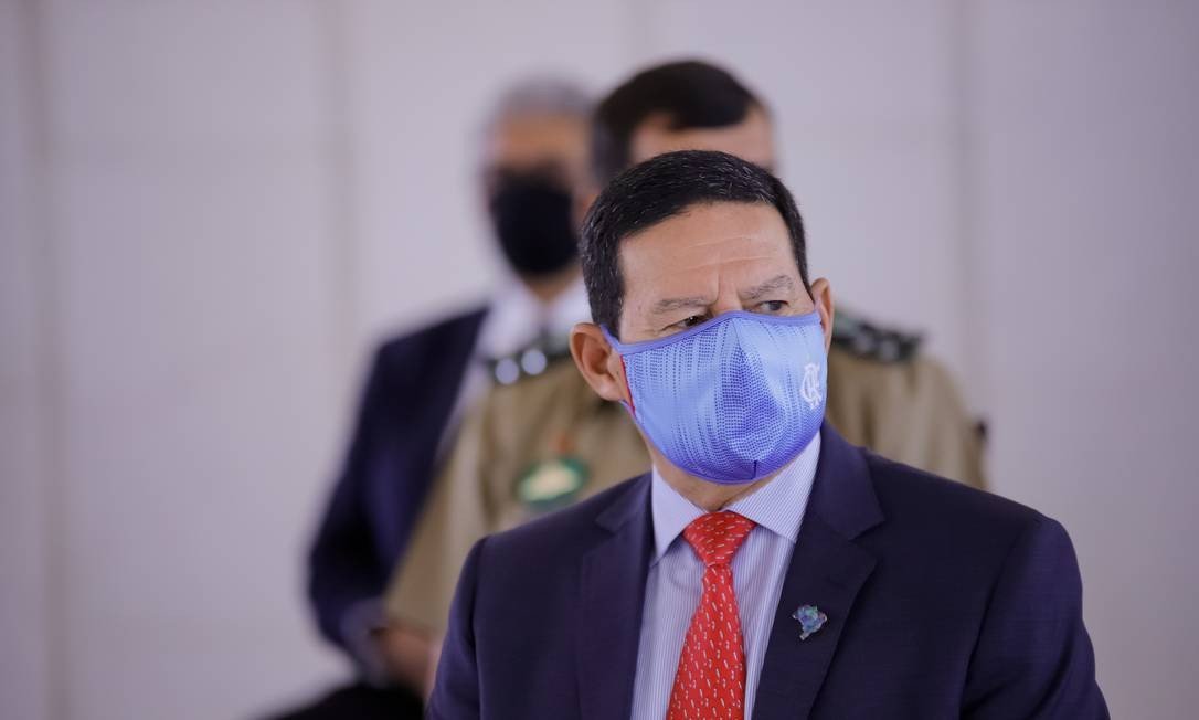 O vice-presidente Hamilton Mourão, de 67 anos, foi diagnosticado com covid-19 e permanecerá em isolamento na residência oficial do Jaburu”.