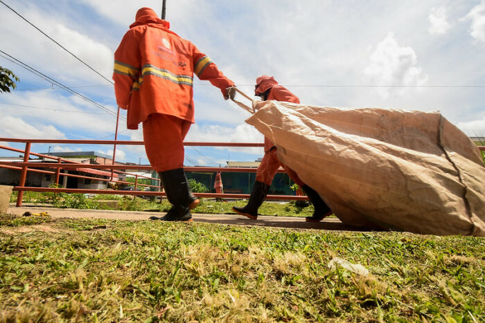 A limpeza das ruas de Manaus foi o primeiro ato do prefeito David Almeida (Avante) antes mesmo de ser empossado no cargo. 