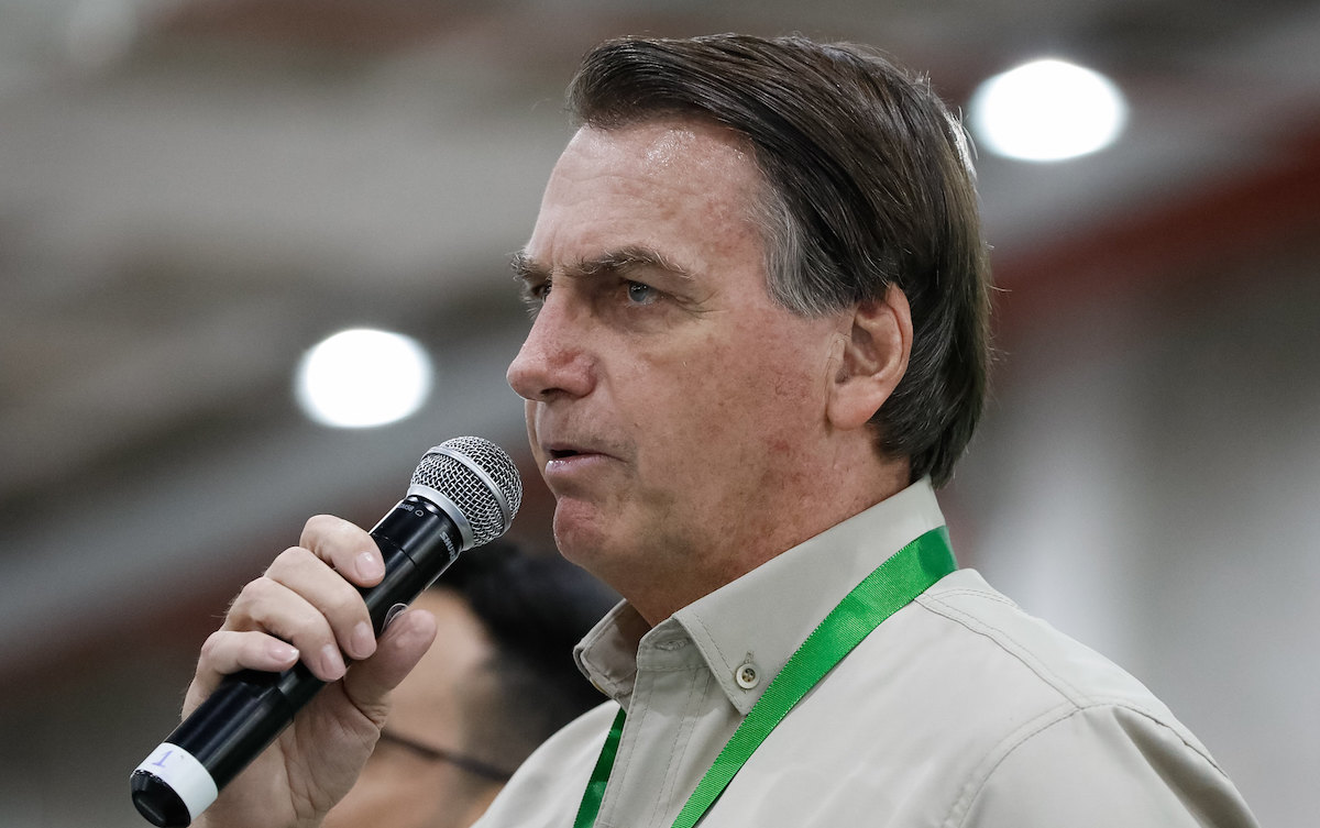 O presidente Jair Bolsonaro está internado em Brasília. Ele deu entrada às 4h e está sendo examinado por uma junta médica.