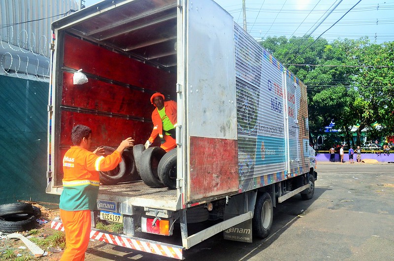 A Prefeitura de Manaus, por meio da Secretaria Municipal de Limpeza Urbana (Semulsp), recolheu mais uma carga de pneus usados.