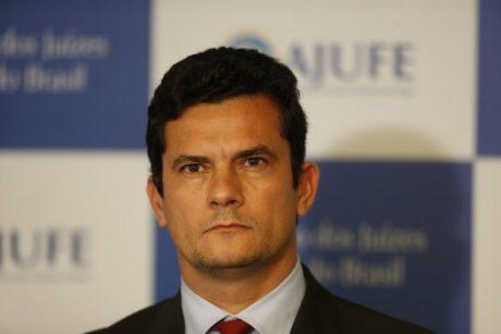 O ex-juiz Sergio Moro declarou em uma entrevista em inglês ao Atlantic Council, que seu nome está à disposição para concorrer à Presidência.