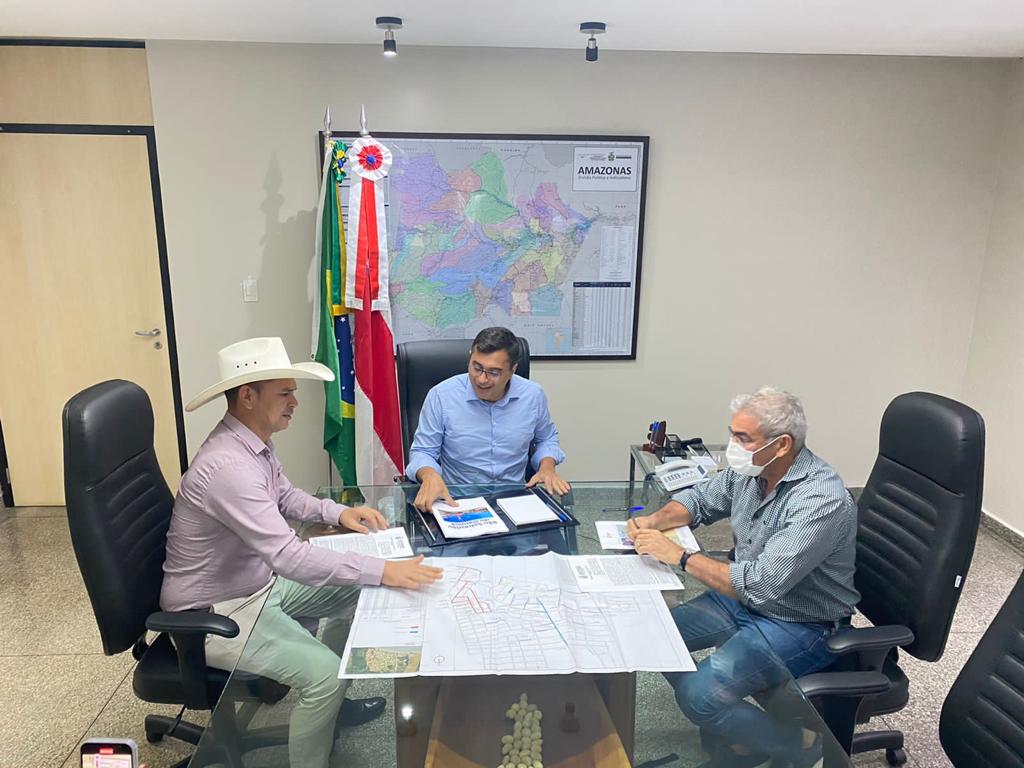 Wilson Lima assinou convênio para recuperação do sistema viário do município de São Sebastião do Uatumã.