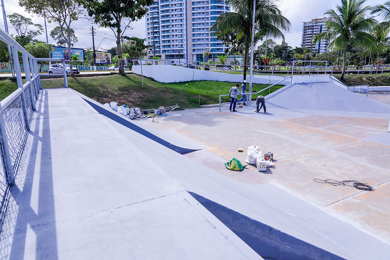 O complexo turístico Ponta Negra, cartão-postal da capital, está recebendo mais uma academia ao ar livre e quadras de streetball.