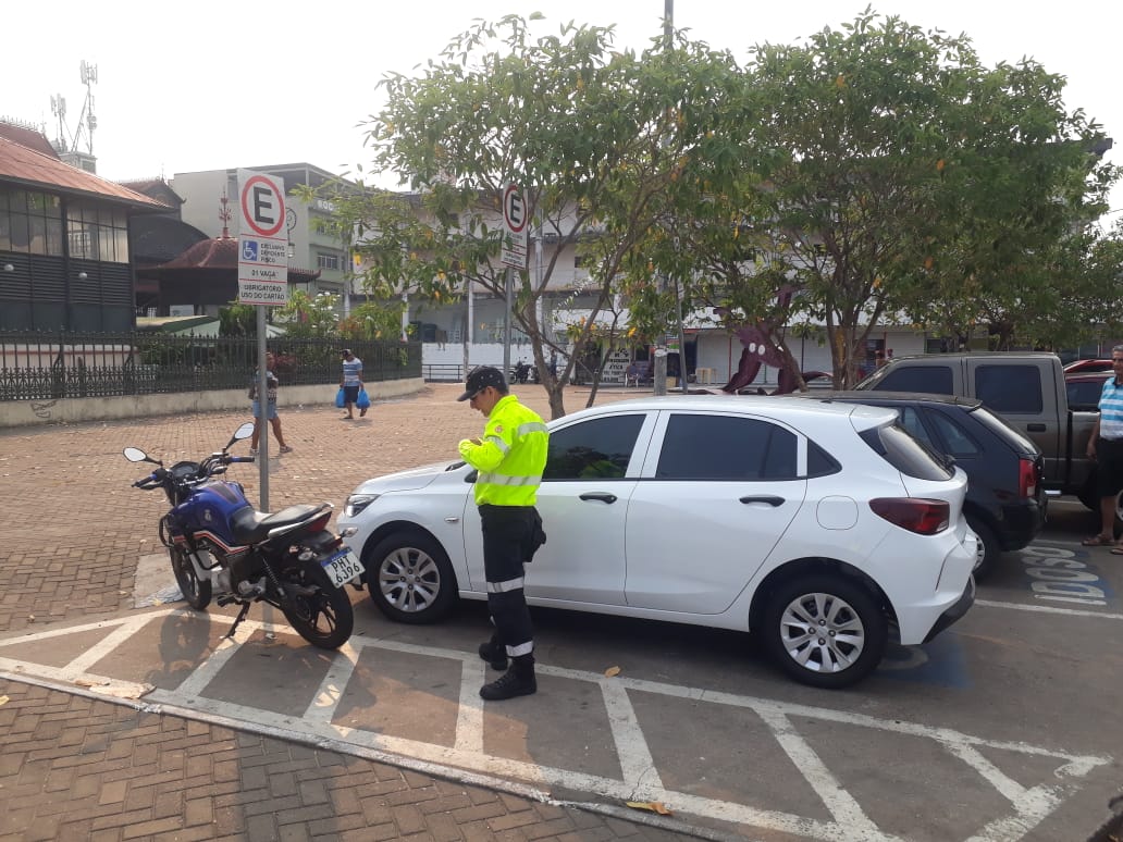 A Prefeitura de Manaus realizou uma fiscalização nos estacionamentos de estabelecimentos privados de uso coletivo.