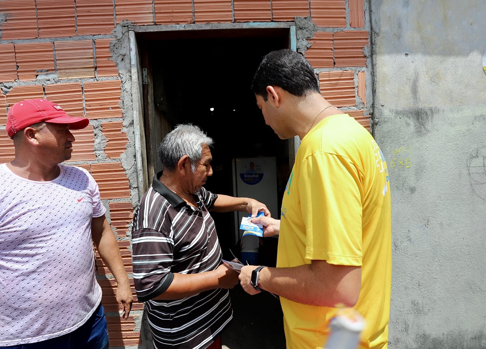 O deputado Saullo Vianna (UB) participou, na manhã desta sexta-feira (23), de uma caminhada no bairro Nova Floresta, zona norte de Manaus.