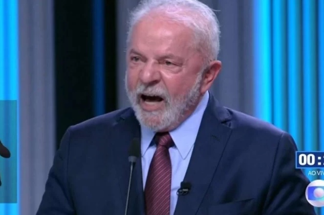 O presidenciável Luiz Inácio Lula da Silva (PT) prometeu quebrar o sigilo de 100 anos imposto pelo presidente Jair Bolsonaro (PL).