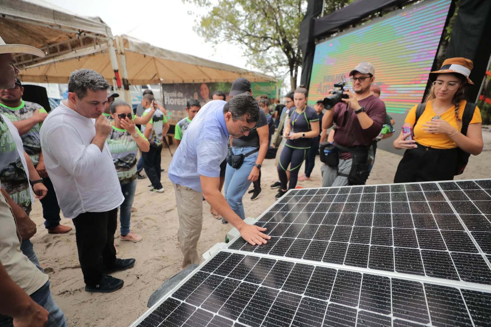 O Governo do Estado lançou o Programa “Brilha Amazonas”, que distribuiu, inicialmente, 253 kits de painéis solares para comunidades.