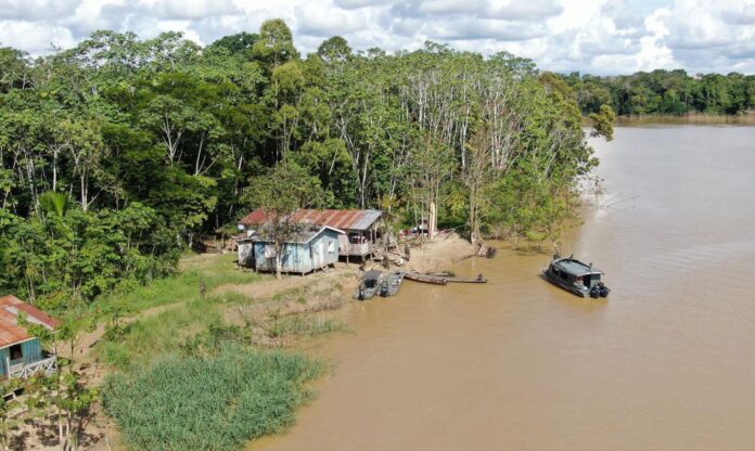 A Ministra dos Povos Indígenas, Sônia Guajajara, desembarcou nesta segunda-feira (27) no Amazonas para visitar o Território Indígena Vale do Javari.