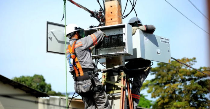 Relatório do Ministério de Minas e Energia aponta a necessidade de substituição do concessionário de energia dívidas bilionárias.