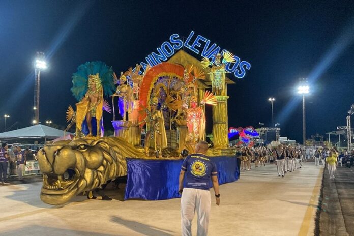 Com 266,90 pontos, a escola de samba Meninos Levados venceu o desfile das agremiações do Grupo de Acesso B.