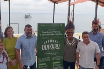 Plínio Valério e Daniel Almeida estiveram presentes na entrega de terminais fluviais para turistas nas comunidades indígenas.